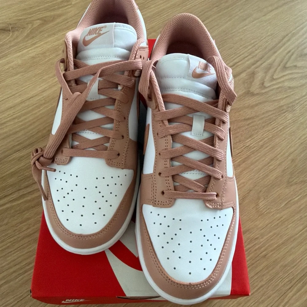 Nike box label